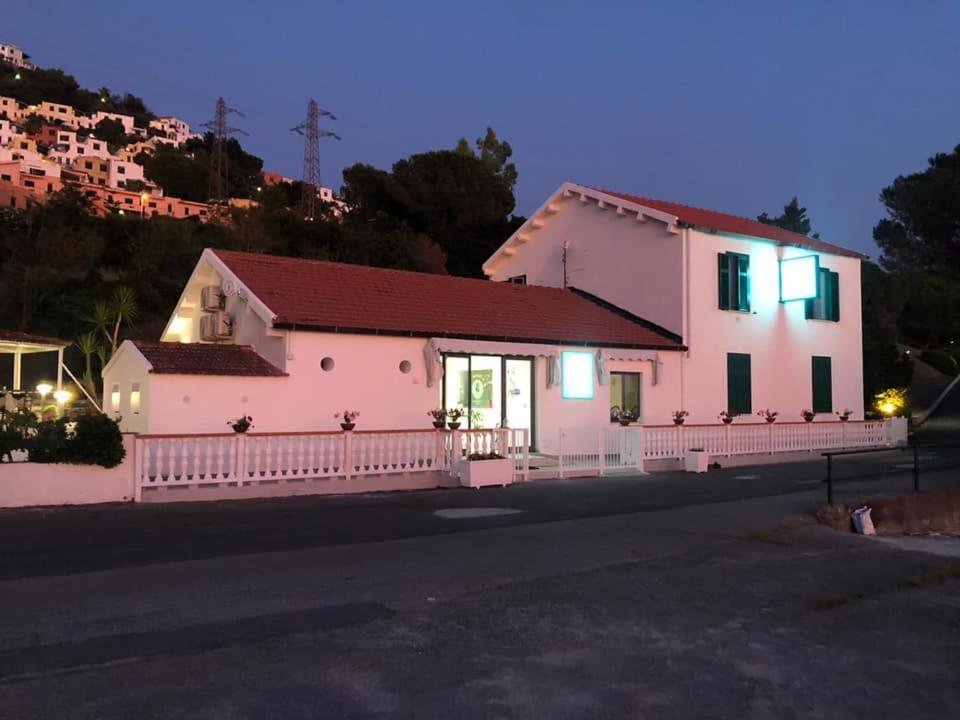 Miramare Bed&Food - Free Parking & Wifi Bed & Breakfast Сан Никола Арчела Екстериор снимка
